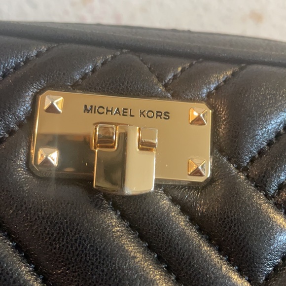 Michael Kors Shoulder Bag - Picture 2 of 9